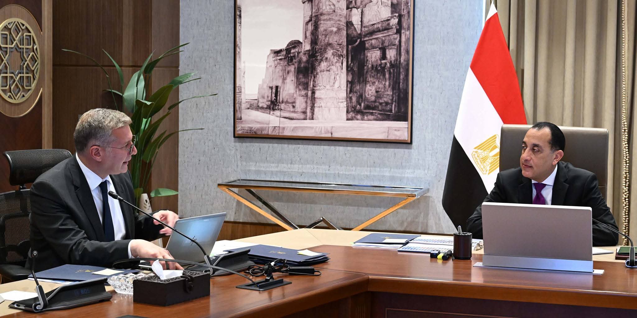 رئيس الوزراء يستعرض مستجدات عددٍ من مشروعات وملفات عمل وزارة البترول