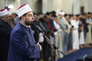 ٱلاف المصلين يناجون الله طمعا في رضوانه من الجامع الأزهر