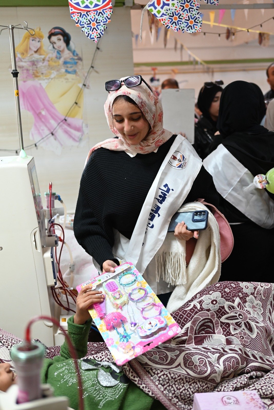 طلاب “سوهاج الأهلية” يطلقون مبادرة إنسانية لدعم أطفال المستشفى الجامعي