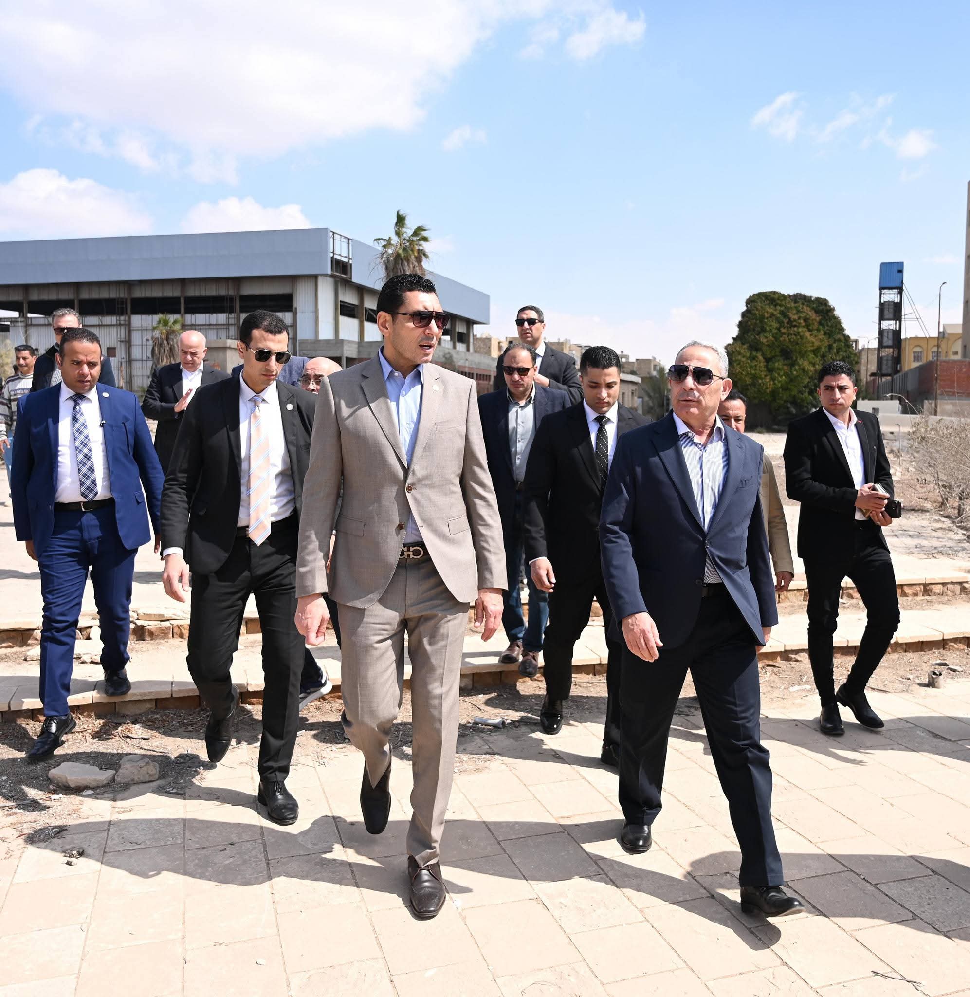 وزير الشباب ومحافظ الإسماعيلية يتفقدان مركز التنمية والشباب بالشيخ زايد والصالة المغطاة