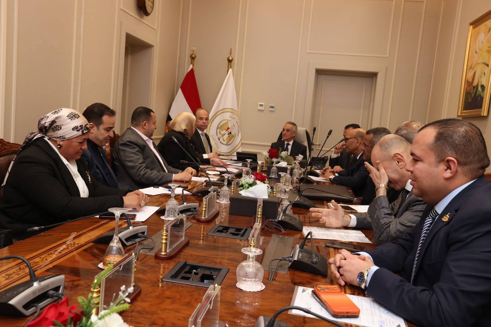 في إطار الاجتماعات الدورية بالسادة أعضاء مجلسي النواب والشيوخ.. وزير العدل يلتقي عدداً منهم