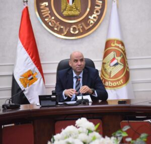 حظر تشغيل الأطفال دون 15 عامًا وتنظيم عملهم