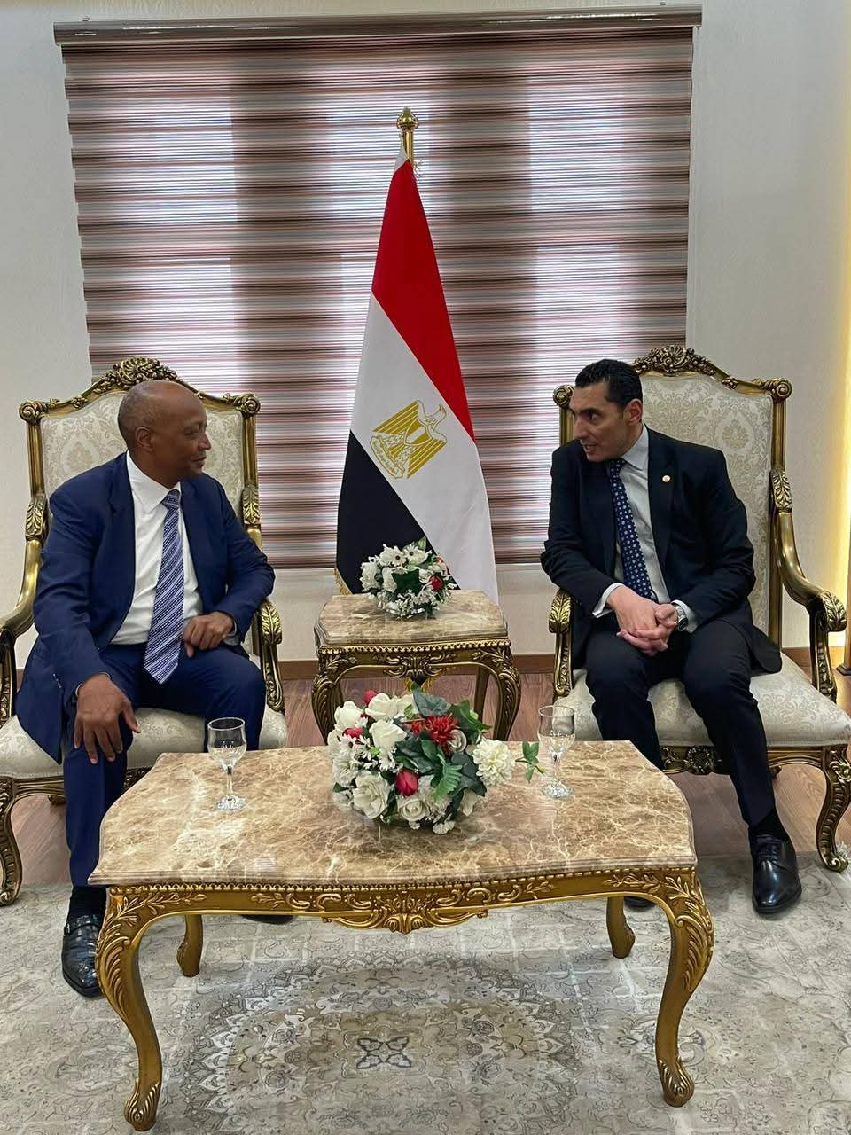 وزير الشباب والرياضة يستقبل رئيس «كاف» بالقاهرة ورسالة تقدير من رئيس جنوب أفريقيا للرئيس السيسي