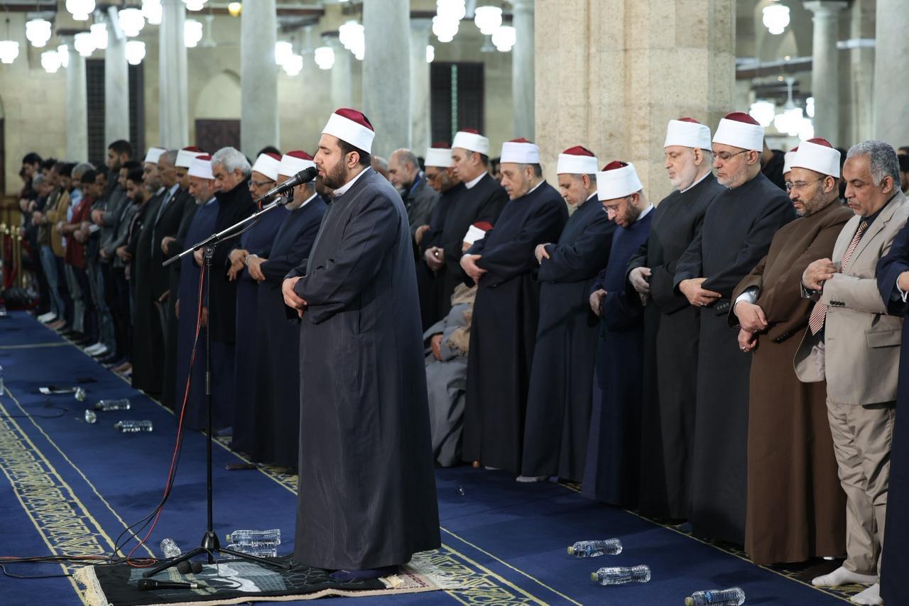 بحضور قيادات الأزهر والأوقاف… الأزهر يستقبل آلاف المصلين لأداء صلاتي العشاء والتراويح