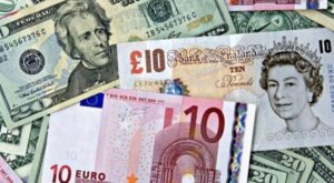 الدولار يشهد ارتفاعًا في مستهل تعاملات اليوم