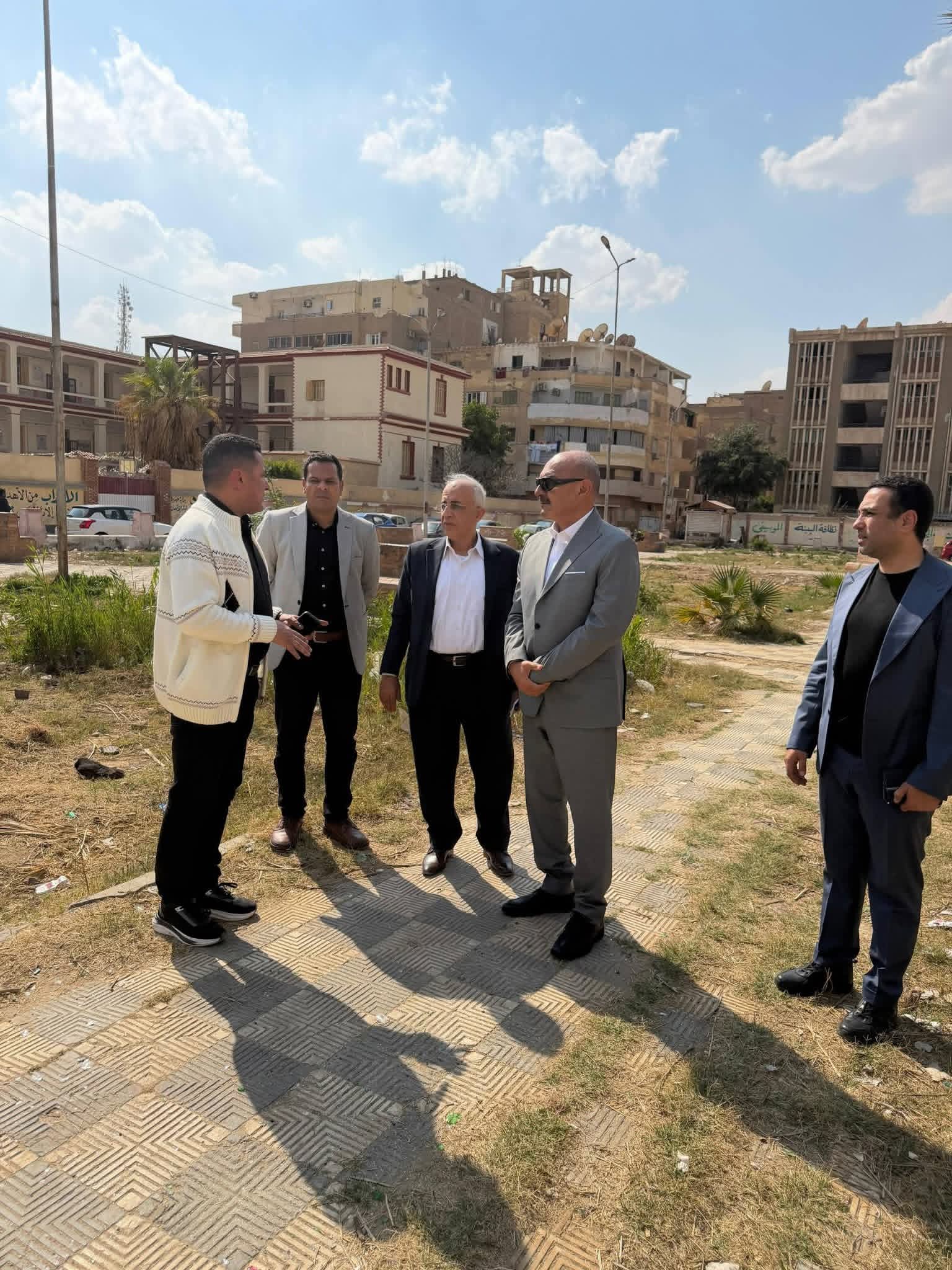 محافظ السويس يتحرك ميدانيًا لإحياء حديقة عبد الخالق ثروت ويوجه برفع القمامة وتطويرها فورًا