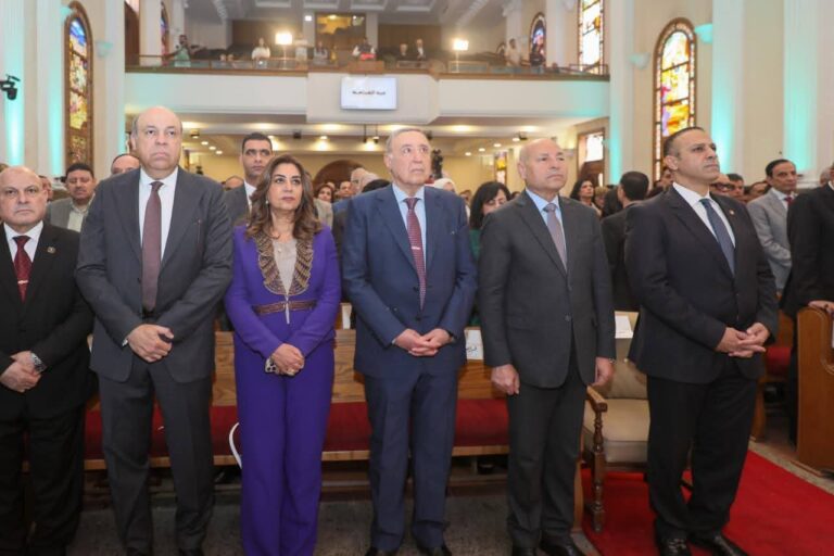 وزيرة التنمية المحلية والبيئة تشارك في احتفالية الطائفة الإنجيلية بعيد القيامة وتؤكد: وحدة المصريين أساس التنمية