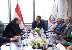 وزير الصحة يبحث مع مجموعة " انفينشور" انشاء المدينة الطبية بالعاصمة الجديدة