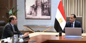 مدبولي يستعرض مع وزير المالية نتائج اجتماعات واشنطن: مرونة الاقتصاد المصري وتعزيز الشراكة مع القطاع الخاص