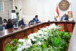 لدعم التدريب المهني وتأهيل الشباب لسوق العمل.. وزير العمل يلتقي وفد مبادرة “الاستثمار من أجل التوظيف”