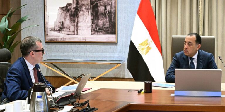 مدبولي يتابع خطة التنمية مع وزير التخطيط