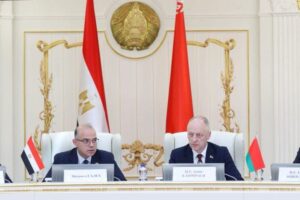وزيرا الاستثمار بمصر وبيلاروسيا يبحثان تعزيز تواصل مجتمع الأعمال وتوطين الصناعات الثقيلة
