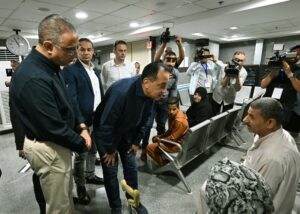 رئيس الوزراء يفتتح عيادة "روز اليوسف" المطورة بكفر طهرمس في مستهل جولته الميدانية لتفقد وافتتاح المشروعات الخدمية والتنموية بالجيزة