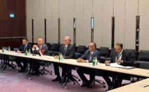 وزير البترول يبحث مع نظيره الأذربيجاني في باكو تعميق الشراكة بقطاع الطاقة وتوسيع التعاون بين "هيئة البترول" و"سوكار"