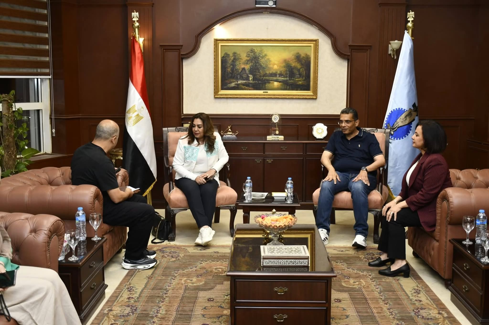 وزيرة التنمية المحلية والبيئة ومحافظ البحر الأحمر يبحثان بالغردقة الخطة التنفيذية لحوكمة منظومة المخلفات وتطوير المدافن الصحية