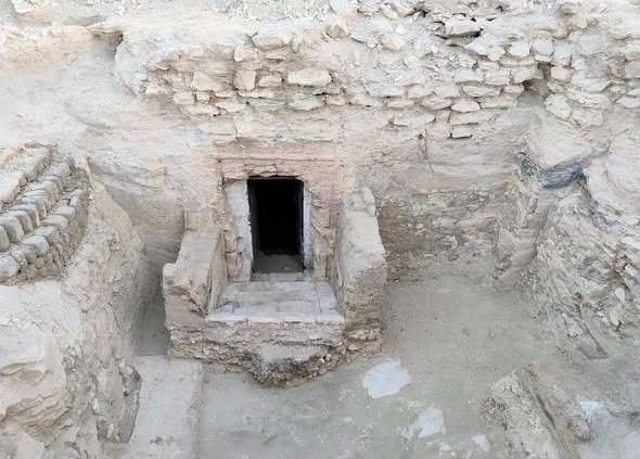 مقبرة أثرية جديدة تكشف أسرار عصر الرعامسة في البر الغربي بالأقصر