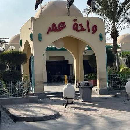 “الأكل سيئ والخدمة أسوأ”.. أحمد حسن العطار يوجه انتقادات حادة لـواحة عمر