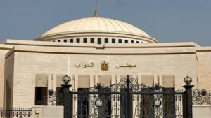 برلماني يقترح تحويل الأراضي الصناعية غير المستغلة إلى مصانع