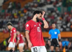 بسبب ملعب النجيل الصناعي.. محمد صلاح يغادر معسكر منتخب مصر قبل لقاء جنوب السودان