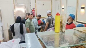 حملات رقابية بالمنيا.. 18 قرار غلق و55 طلبًا لترخيص المحال