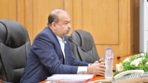محافظ قنا يوجه بتسريع تقنين أراضي الدولة ومحاسبة المقصرين