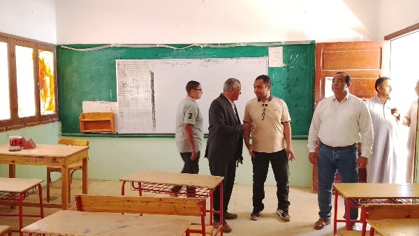 الوادي الجديد.. تطوير طريق الخارجة–الداخلة واستعدادات مكثفة للعام الدراسي وقافلة عيون مجانية