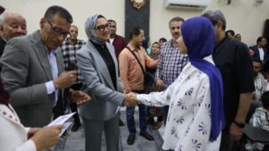محافظ الوادي الجديد تسلم 30 بطاقة خدمات متكاملة لذوي الهمم بالخارجة