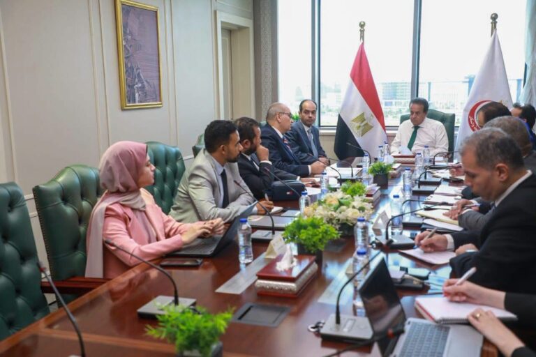 وزير الصحة يبحث إنشاء مجمع للأطراف الصناعية
