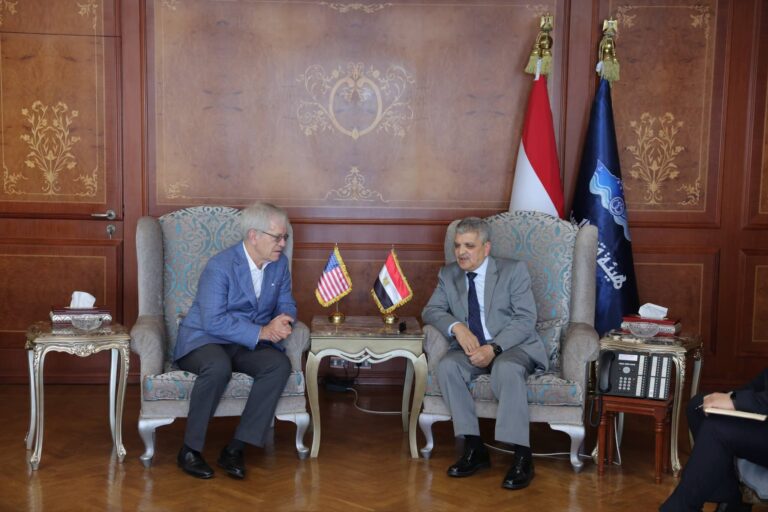 قناة السويس تعلن استمرار الملاحة دون توقف.. وتكشف تفاصيل التعاون الجديد مع أمريكا
