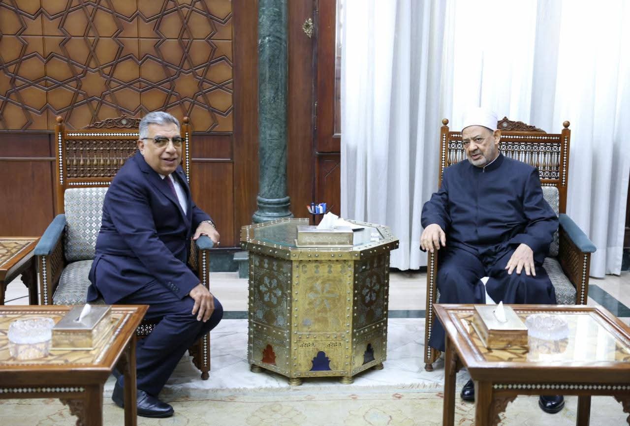 125 ألف طالب و1146 معهداً.. تفاصيل لقاء محافظ الدقهلية بشيخ الأزهر