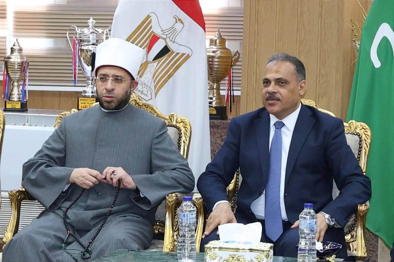 وزير الأوقاف ومحافظ الشرقية يؤديان صلاة الجمعة بمسجد الفتح احتفالًا بالعيد القومي الـ145 للمحافظة
