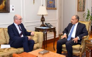 مصر تستعد لمرحلة جديدة من الشراكة مع البنك الأوروبي بإطلاق استثمارات كبرى في الطاقة والبنية التحتية