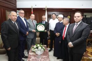 نقيب الأشراف يلتقي محافظ بني سويف لبحث تعزيز التعاون المجتمعي