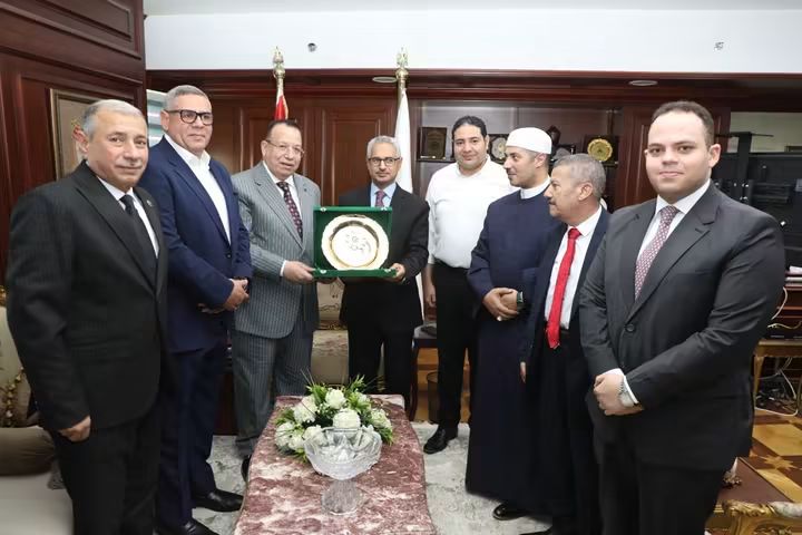 نقيب الأشراف يلتقي محافظ بني سويف لبحث تعزيز التعاون المجتمعي