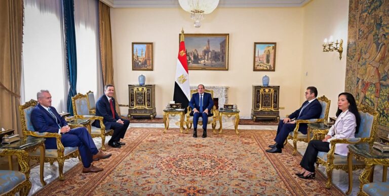الرئيس السيسي يستقبل مدير وكالة الاستخبارات المركزية الأمريكية لبحث تطورات أزمات المنطقة