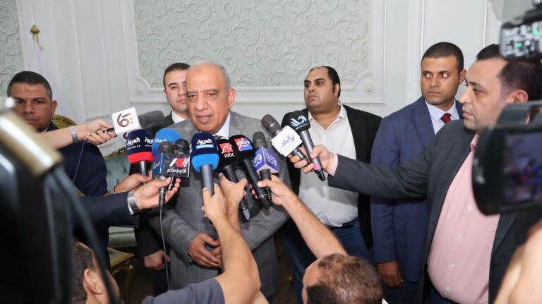 وزير الكهرباء يحسمها.. لا عودة لتخفيف الأحمال رغم أزمات المنطقة