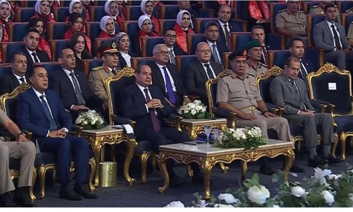 بحضور السيسي.. الأكاديمية العسكرية تحتفل بتخرج الدورة السادسة للجهات والهيئات القضائية