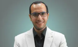 محمود الجلاد.. من أروقة الصحافة إلى رئاسة تحرير البرامج والعمل الحكومي   