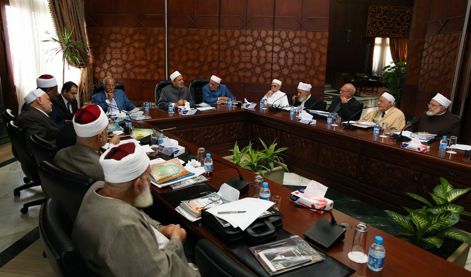الأزهر الشريف يدعو إلى تشكيل لجنة وساطة عاجلة من حكماء الأمة لإنهاء كل الصراعات والحروب بالمنطقة العربية