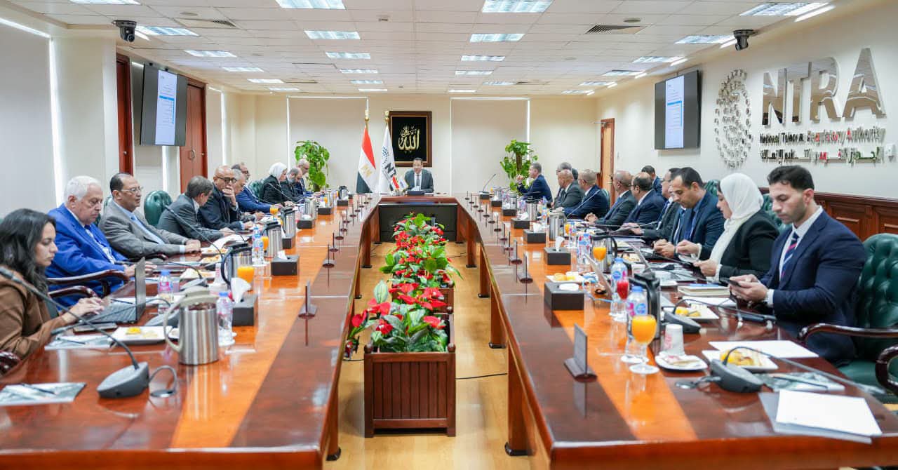 وزير الاتصالات يبحث تطوير صناعة الاتصالات وتعميق التصنيع المحلي