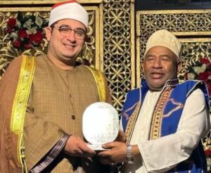 من قلب جزر القمر.. القارئ العالمي محمود الشحات أنور يصدح بآيات القرآن الكريم في حضرة الرئيس عثمان غزالي